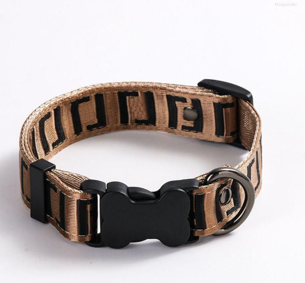 Fendi: Collar
